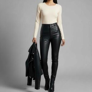 Cream Long Sleeve Sculpt Bodysuit – NWT (Forever 21)